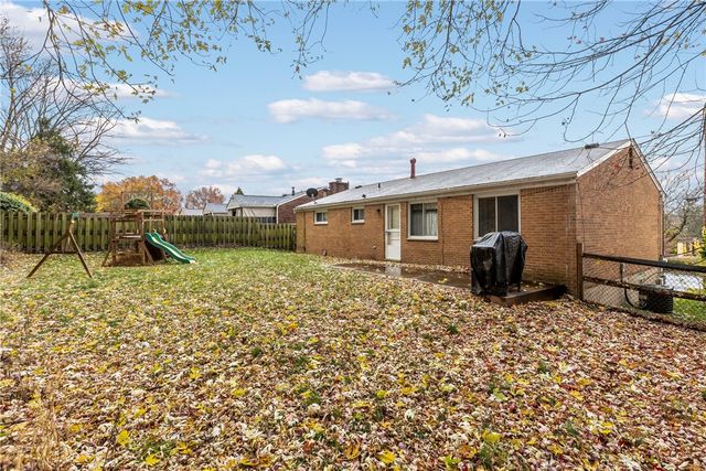 26 Edinburg Drive, Penn Hills, PA 15235