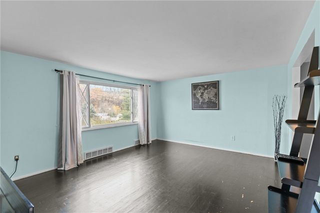 26 Edinburg Drive, Penn Hills, PA 15235