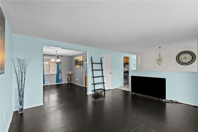 26 Edinburg Drive, Penn Hills, PA 15235