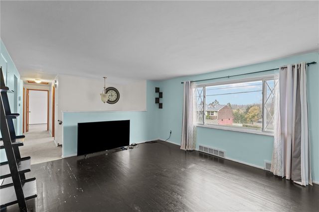 26 Edinburg Drive, Penn Hills, PA 15235