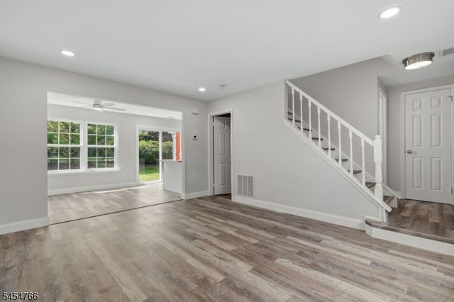 162 Mcnair Ct, Franklin Twp., NJ 08873