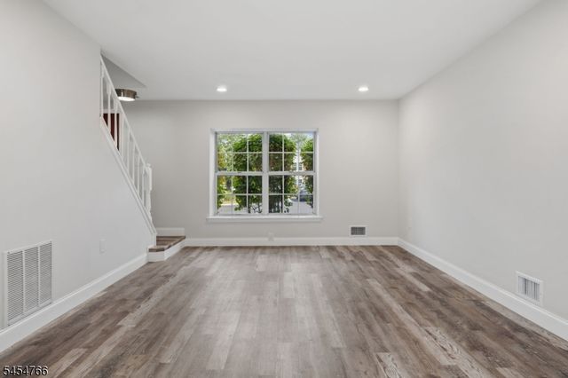 162 Mcnair Ct, Franklin Twp., NJ 08873