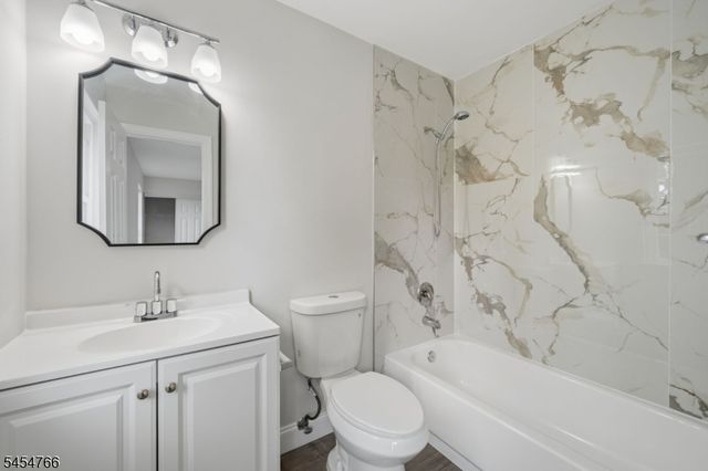 162 Mcnair Ct, Franklin Twp., NJ 08873