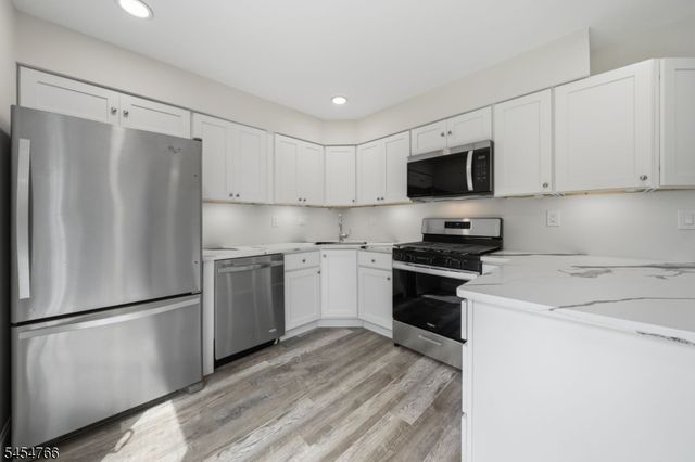 162 Mcnair Ct, Franklin Twp., NJ 08873