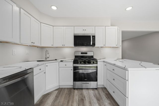 162 Mcnair Ct, Franklin Twp., NJ 08873