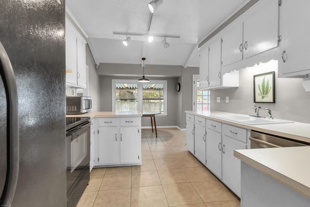 8 Corsica Court, Hanahan, SC 29410