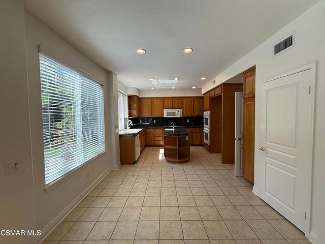 1596 Blue Canyon Street, Newbury Park, CA 91320