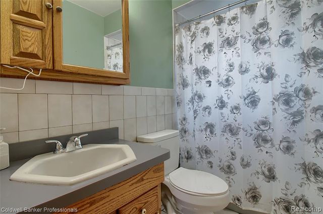 2306 Middlefield Court, Trenton, MI 48183