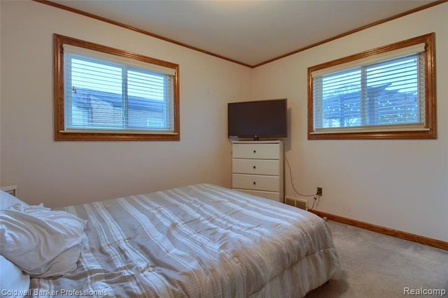 2306 Middlefield Court, Trenton, MI 48183