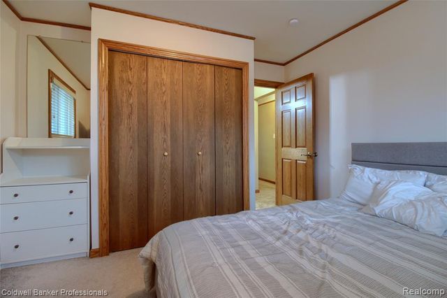 2306 Middlefield Court, Trenton, MI 48183