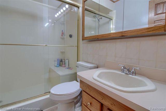 2306 Middlefield Court, Trenton, MI 48183