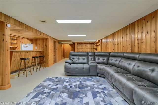 2306 Middlefield Court, Trenton, MI 48183