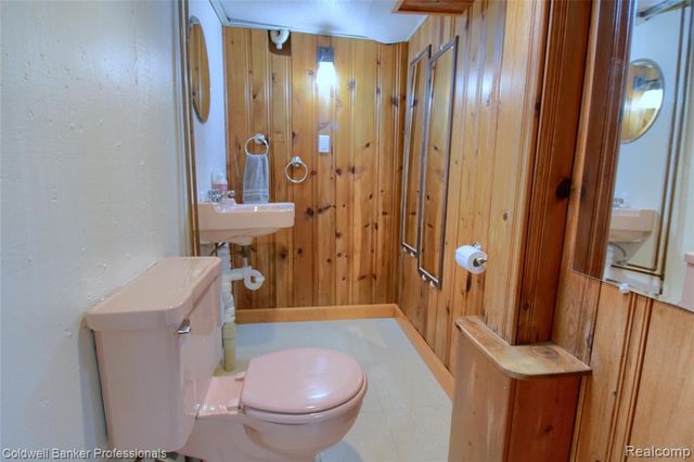 2306 Middlefield Court, Trenton, MI 48183