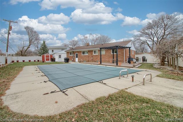 2306 Middlefield Court, Trenton, MI 48183