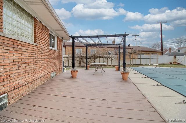 2306 Middlefield Court, Trenton, MI 48183