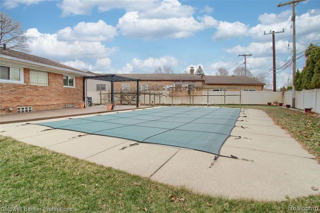 2306 Middlefield Court, Trenton, MI 48183