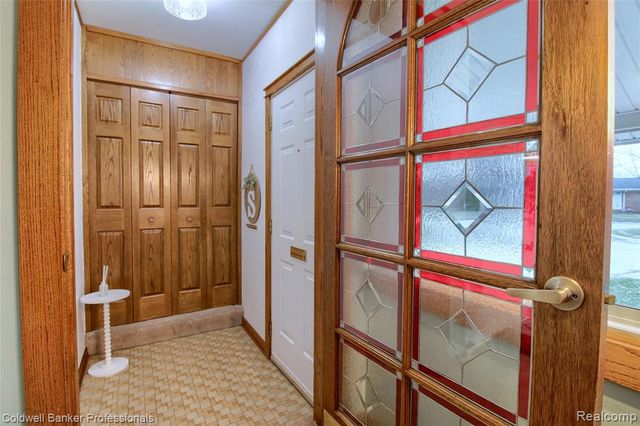 2306 Middlefield Court, Trenton, MI 48183