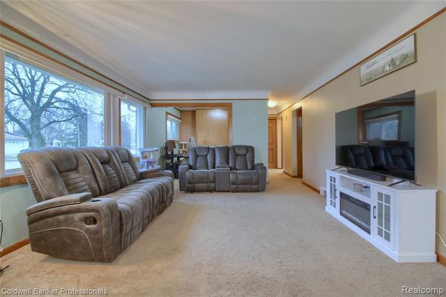 2306 Middlefield Court, Trenton, MI 48183