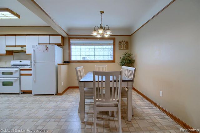 2306 Middlefield Court, Trenton, MI 48183