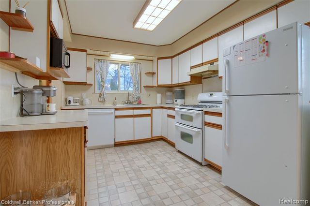 2306 Middlefield Court, Trenton, MI 48183