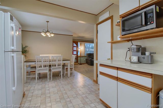 2306 Middlefield Court, Trenton, MI 48183