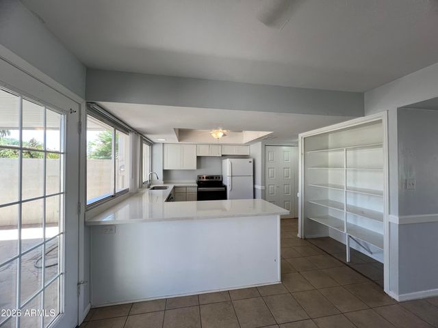 4745 W NORTHERN Avenue, Glendale, AZ 85301