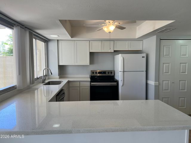 4745 W NORTHERN Avenue, Glendale, AZ 85301