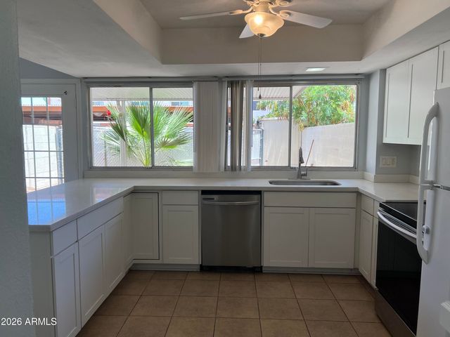 4745 W NORTHERN Avenue, Glendale, AZ 85301