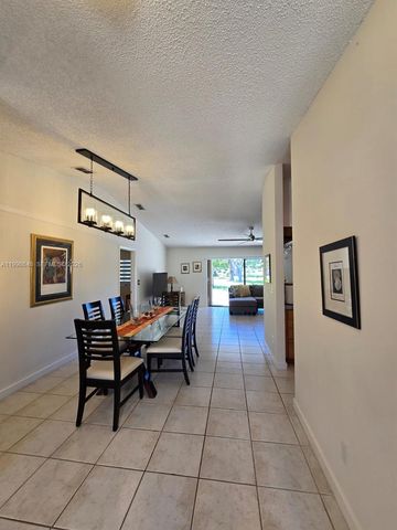 5 Rogart Cir 5, Boynton Beach, FL 33426