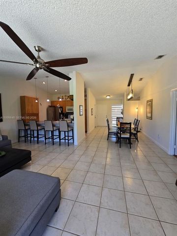 5 Rogart Cir 5, Boynton Beach, FL 33426