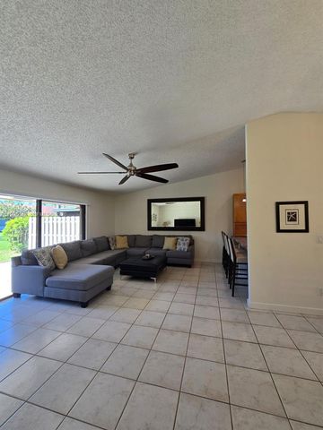 5 Rogart Cir 5, Boynton Beach, FL 33426