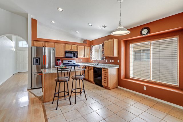 612 Playful Meadows Drive NE, Rio Rancho, NM 87144