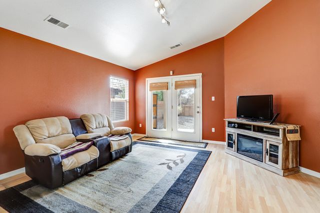 612 Playful Meadows Drive NE, Rio Rancho, NM 87144