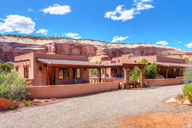 100 S JOE WILSON DR, Moab, UT 84532