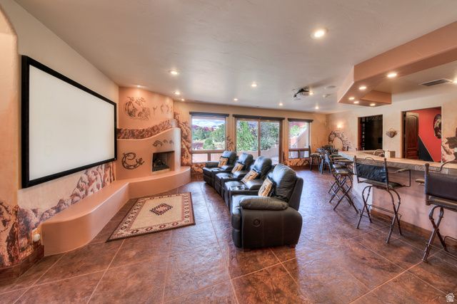 100 S JOE WILSON DR, Moab, UT 84532