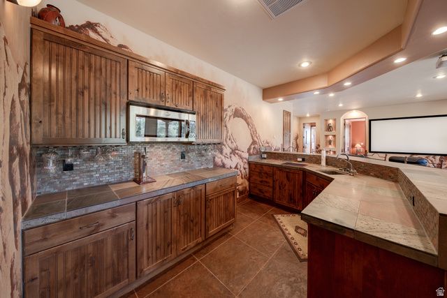 100 S JOE WILSON DR, Moab, UT 84532