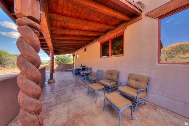 100 S JOE WILSON DR, Moab, UT 84532