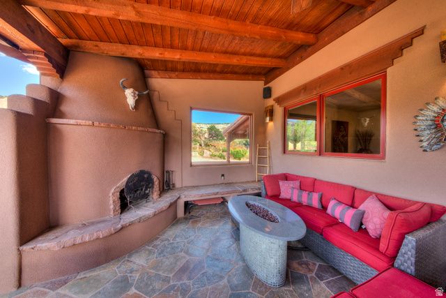 100 S JOE WILSON DR, Moab, UT 84532