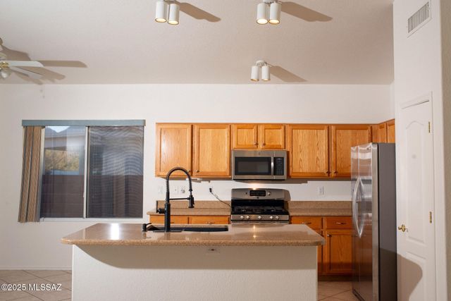 12242 N New Dawn Avenue, Oro Valley, AZ 85755