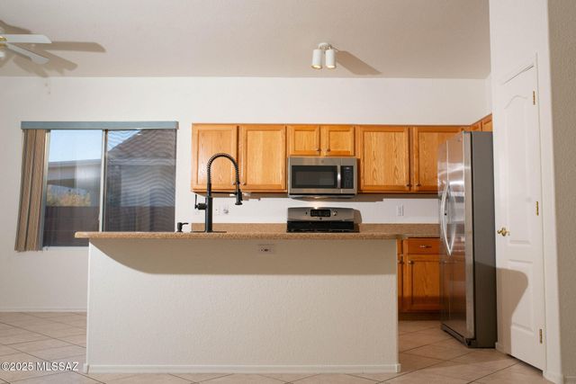 12242 N New Dawn Avenue, Oro Valley, AZ 85755