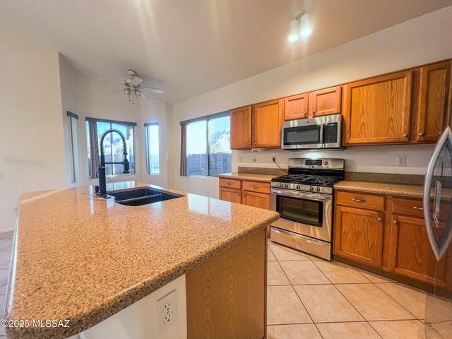 12242 N New Dawn Avenue, Oro Valley, AZ 85755