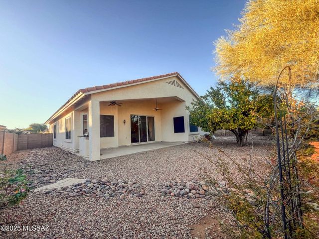 12242 N New Dawn Avenue, Oro Valley, AZ 85755