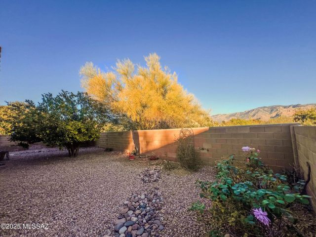 12242 N New Dawn Avenue, Oro Valley, AZ 85755