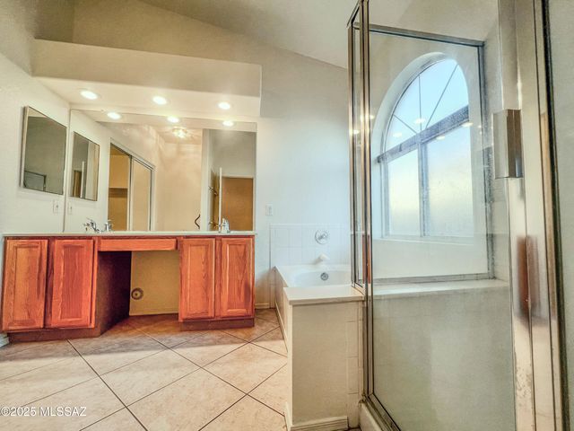 12242 N New Dawn Avenue, Oro Valley, AZ 85755