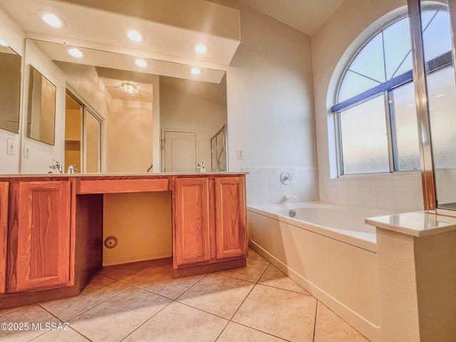 12242 N New Dawn Avenue, Oro Valley, AZ 85755