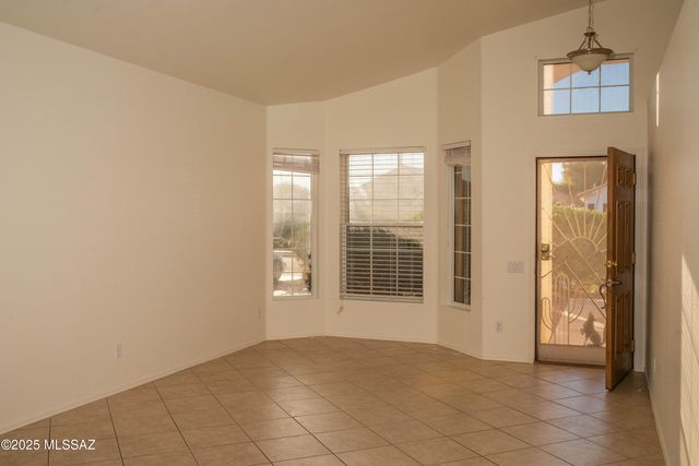 12242 N New Dawn Avenue, Oro Valley, AZ 85755