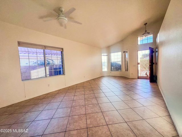 12242 N New Dawn Avenue, Oro Valley, AZ 85755