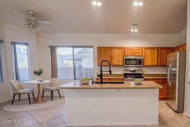 12242 N New Dawn Avenue, Oro Valley, AZ 85755