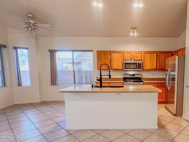 12242 N New Dawn Avenue, Oro Valley, AZ 85755