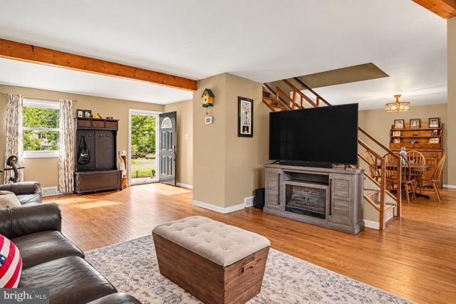 224 UPPER VALLEY RD, North Wales, PA 19454